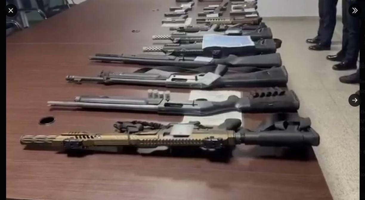 Parte de las armas que le decomisaron al grupo que increpó a la policía en Catacamas.