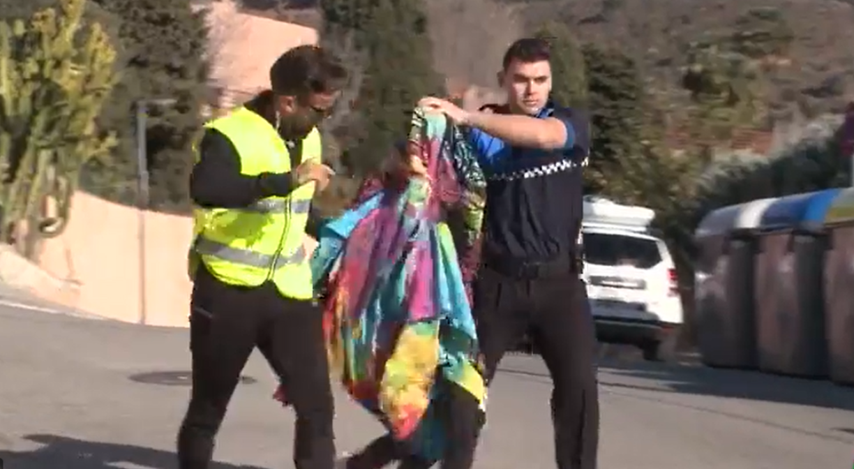 Los medios españoles no revelaron más detalles de la íntima celebración en casa de la colombiana, pero uno de los momentos más llamativos fue la aparición de una misteriosa mujer.