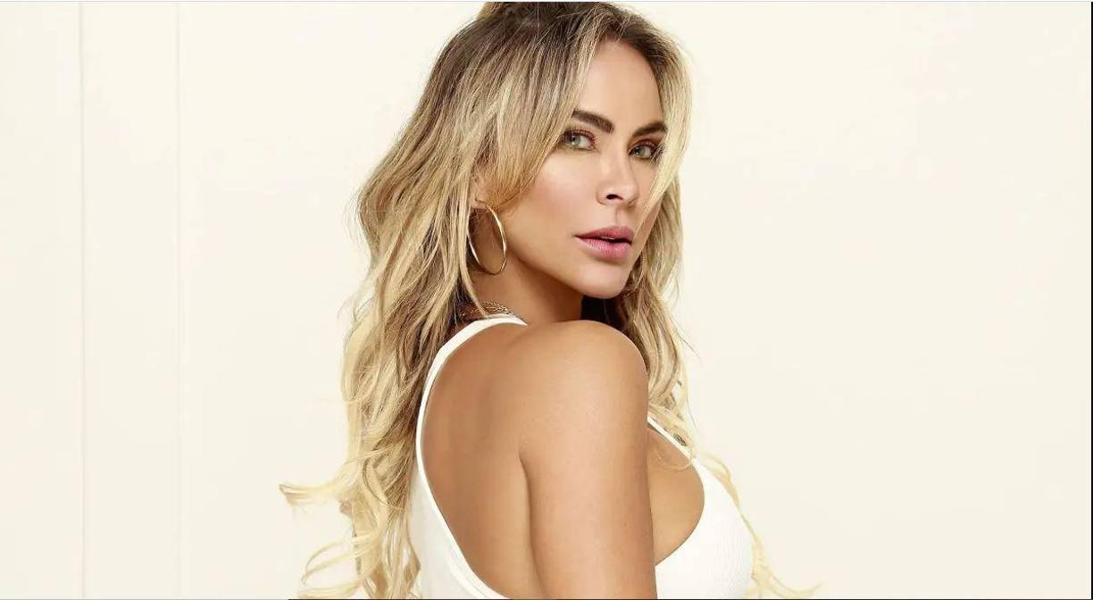 Esa noche, Mel Gibson ocupó la primera fila en la segunda función, después invitó a cenar a Aylín. ”Le comento a Polo Polo, Alexis Ayala y a Lourdes Munguía, todos ellos son testigos de mi romance con Mel. Se echó toda la función, se reía, pero yo creo que no entendió nada. Nos fuimos a cenar, luego me dejó en el hotel y me dijo, ‘puedo pasar por ti mañana’, ‘sí, vamos a platicar’”.