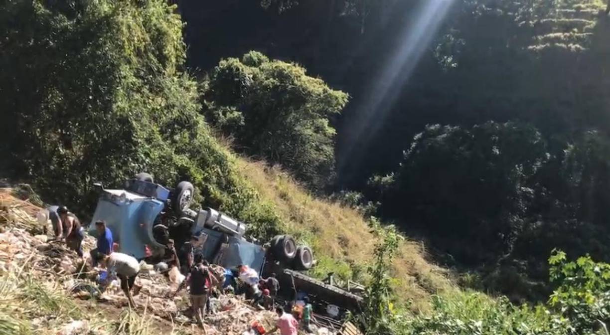 Las autoridades confirmaron que pese a la magnitud del accidente, no hay víctimas mortales.