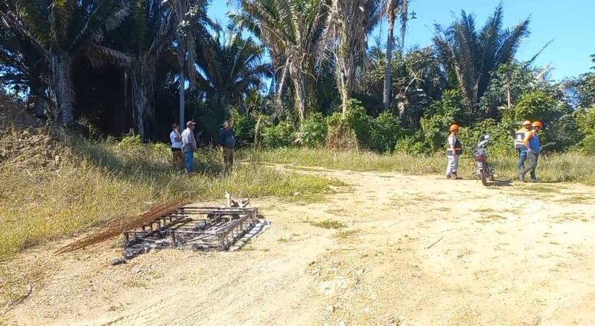 Este martes 9 de enero, las autoridades de la isla de Roatán salieron a verificar una denuncia donde había una persona encostalada supuestamente pensando en que podría ser de una de las desaparecidas; sin embargo, se descartó. Luego de ello los cadáveres fueron encontrados en el interior del carro de Gilbert Reyes.