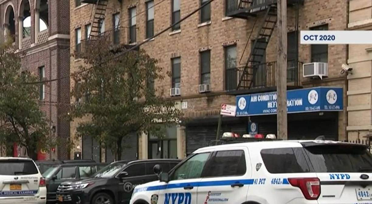 Castro le dijo a la policía que había atacado a su madre dentro de su casa en el vecindario Hunts Point en Seneca Avenue.