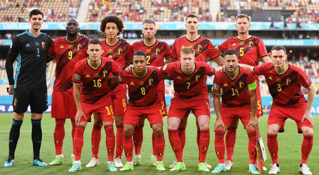 Bélgica - La selección belga es la primera en el ranking de la FIFA. Esta será la décimocuarta participación del conjunto rojo en una competencia mundialista adulta. Su mejor presentación fue en la pasada, Rusia 2018, donde consiguió apoderarse del tercer lugar luego de ser eliminados en semifinales por la campeona Francia.