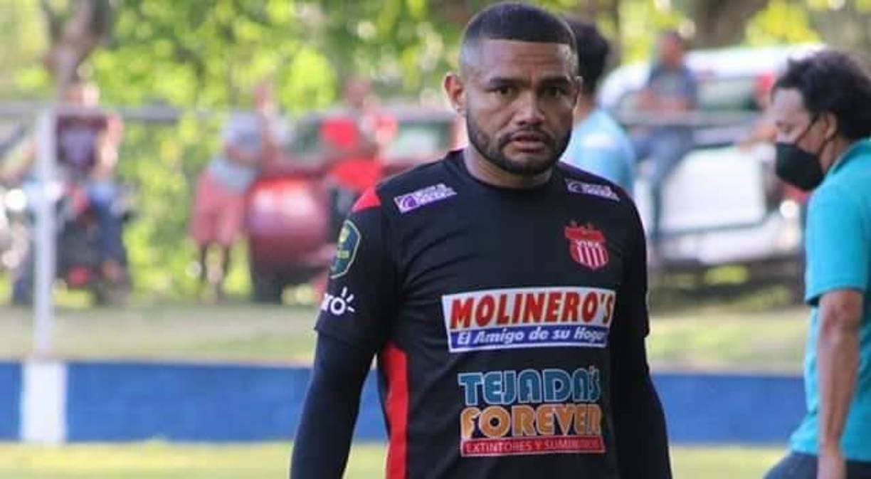 Alexander Aguilar no tiene definido si continuará en las filas del Club Deportivo Vida de cara a la próxima campaña.