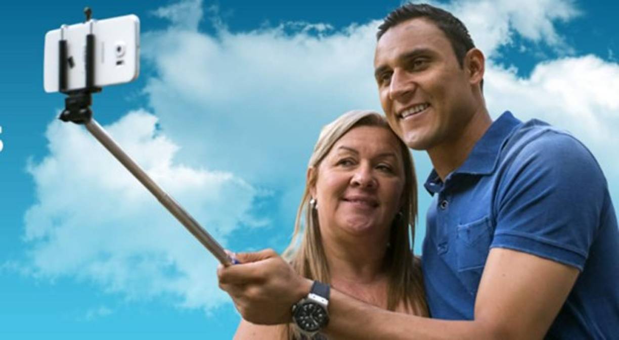 Keylor Navas - Ella es Sandra Gamboa, la madre del portero del Real Madrid, que vive en Costa Rica y se desempeña como maestra de primaria en Pérez Zeledón, provincia de San José. No le preocupan los rumores de la llegada de otro portero al Real Madrid. 'La gente que sabe de fútbol sabe que Keylor es un gran portero, pero si viene otro, bienvenido sea, y que sea lo que Dios quiera'.
