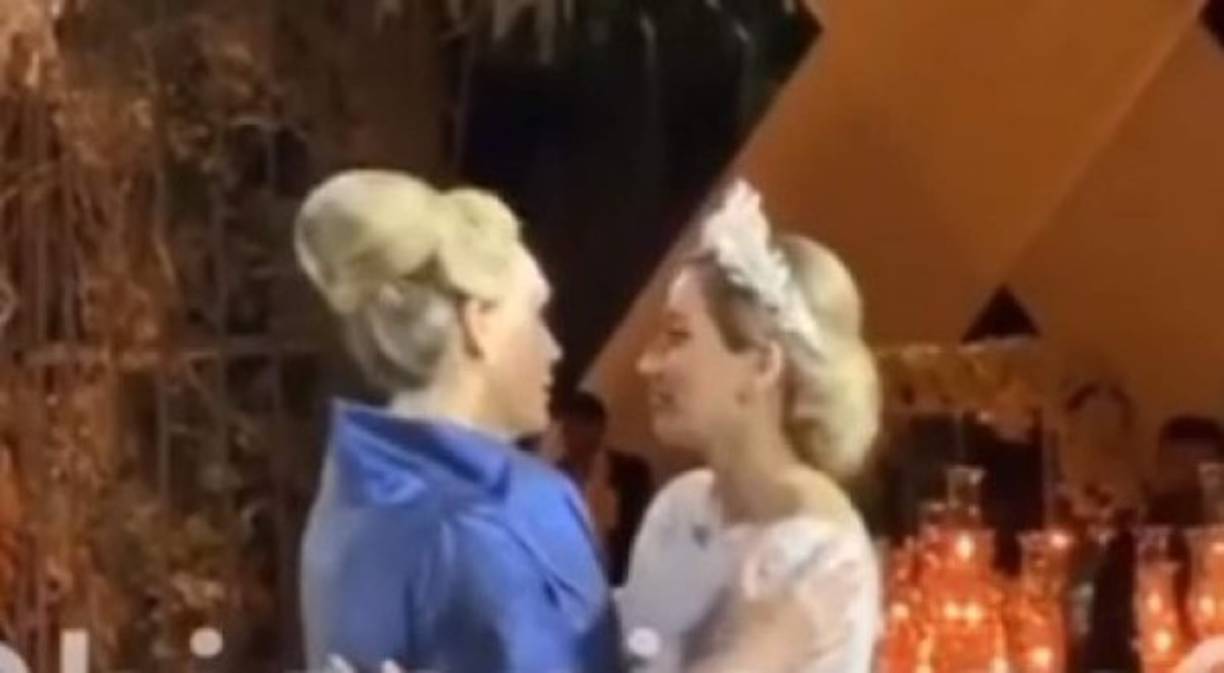 <br/>Su madre Alejandrina María Salazar Hernández, se casó de manera legal con Guzmán Loera el 2 de agosto de 1977. Con ella, el capo habría tenido cuatro hijos: Alejandrina Gisselle, César, Iván Archivaldo y Jesús Alfredo.