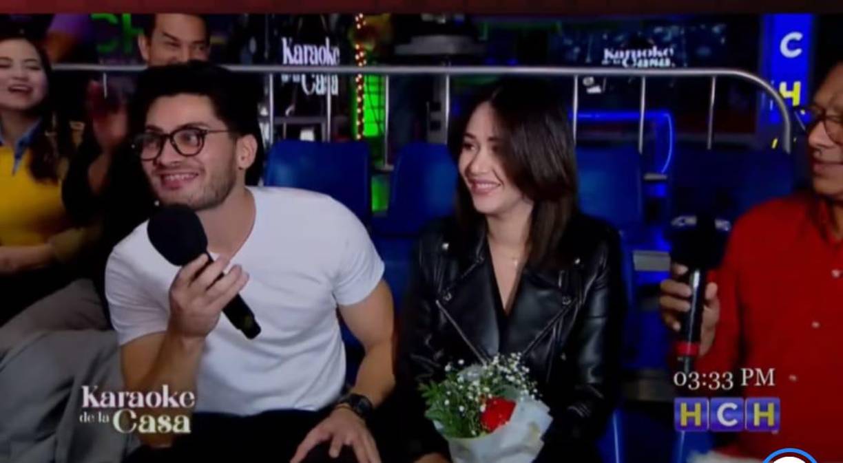 Los dos rótulos que mostró Aplicano decían: “Sí le doy un hijo”, “Si gana”, lo cual desató las risas, pero también abrió la incógnita entre el público. 