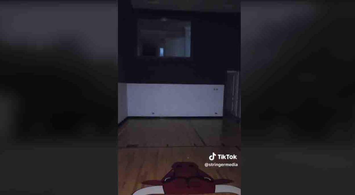 Sin embargo, durante el tiempo que el criminal estuvo en la mansión de Jordan, éste logró grabar un video y subirlo a TikTok, donde mostró el interior de la propiedad e incluso se recostó en los sillones del exjugador de los Chicago Bulls.