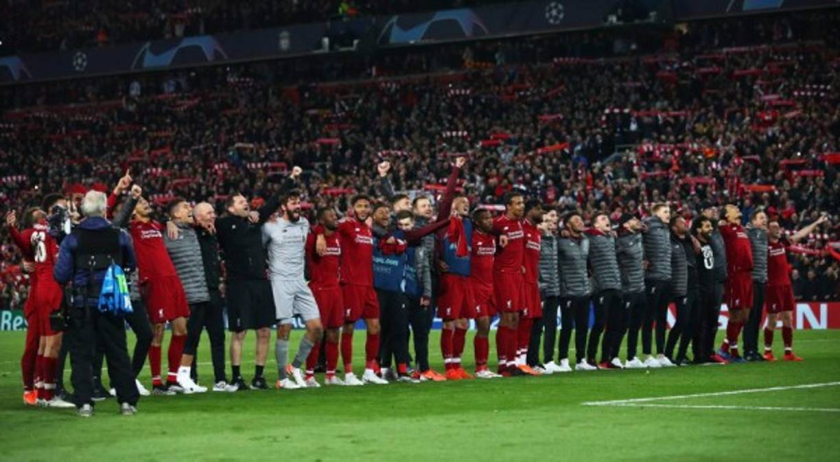 La plantilla del Liverpool se reunió y festejó con su afición el pase a la final.