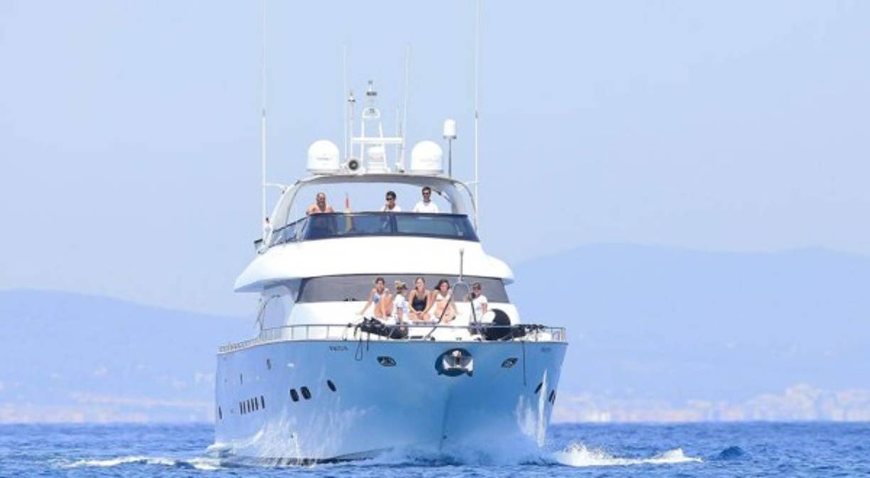 Messi y sus familiares disfrutando del yate en Ibiza. Foto GTRES.