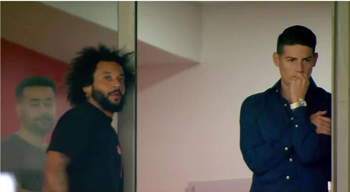 James Rodríguez se reencontró con Marcelo después de varios años y juntos estuvieron viendo el partido del Olympiacos contra el Friburgo.