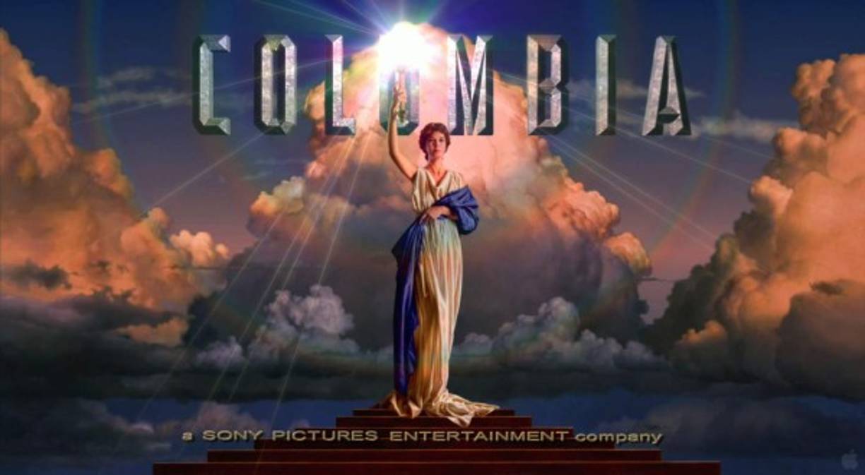 Detrás de la mujer con la antorcha de Columbia Pictures está la fotografía de Jenny Joseph, una ama de casa que entonces tenía 28 años. Sin embargo, sería un error decir que la mujer es un retrato de Joseph, pues el autor del logotipo, Michael Deas, cambió mucho sus facciones.
