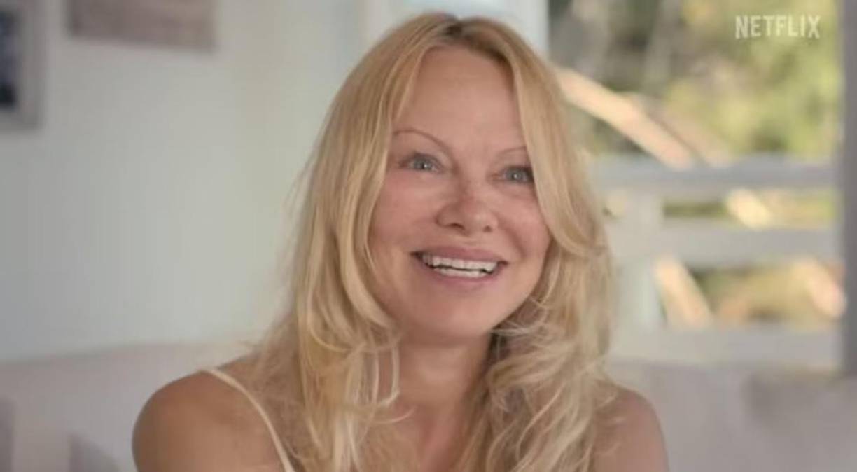 Anderson volvió a tomar popularidad con el lanzamiento de su documental “Pamela: A Love Story”, en Netflix, en el que expone su experiencia como mujer hipersexualizada en Hollywood. En este audiovisual, la actriz también sale en múltiples escenas sin maquillaje.