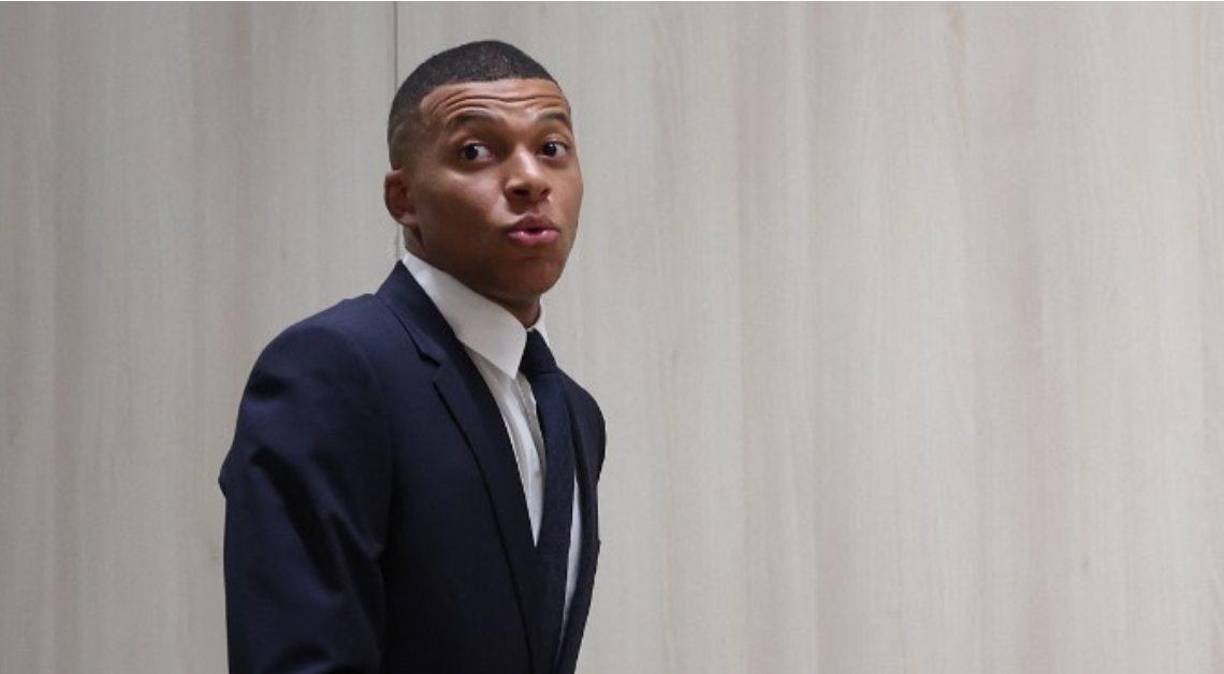 La llegada de Kylian Mbappé al Real Madrid estará ocasionando que cuatro futbolistas cambien de equipo de cara a la próxima temporada. 