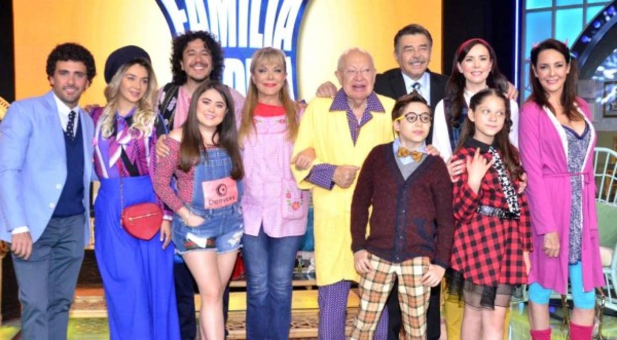 Luego de 12 años de dar vida a la tía Licha en Una familia de diez, María Fernanda García decidió decirle adiós a su personaje debido a que no llegó a un acuerdo económico con el productor Pedro Ortíz de Pinedo.