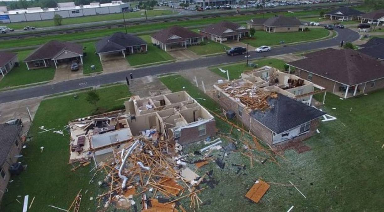 Autoridades de Mississippi dijeron que la mayoría de los refugios del condado estaban equipadas con desinfectante para manos y aconsejaron a los residentes que usaran máscaras y practicaran la distancia social.