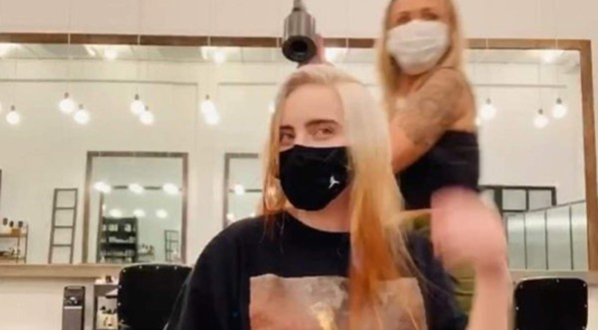 La cantante compartió a través de un video su tranformación. El resultado fue recibido con asombro por parte de sus millones de fans.