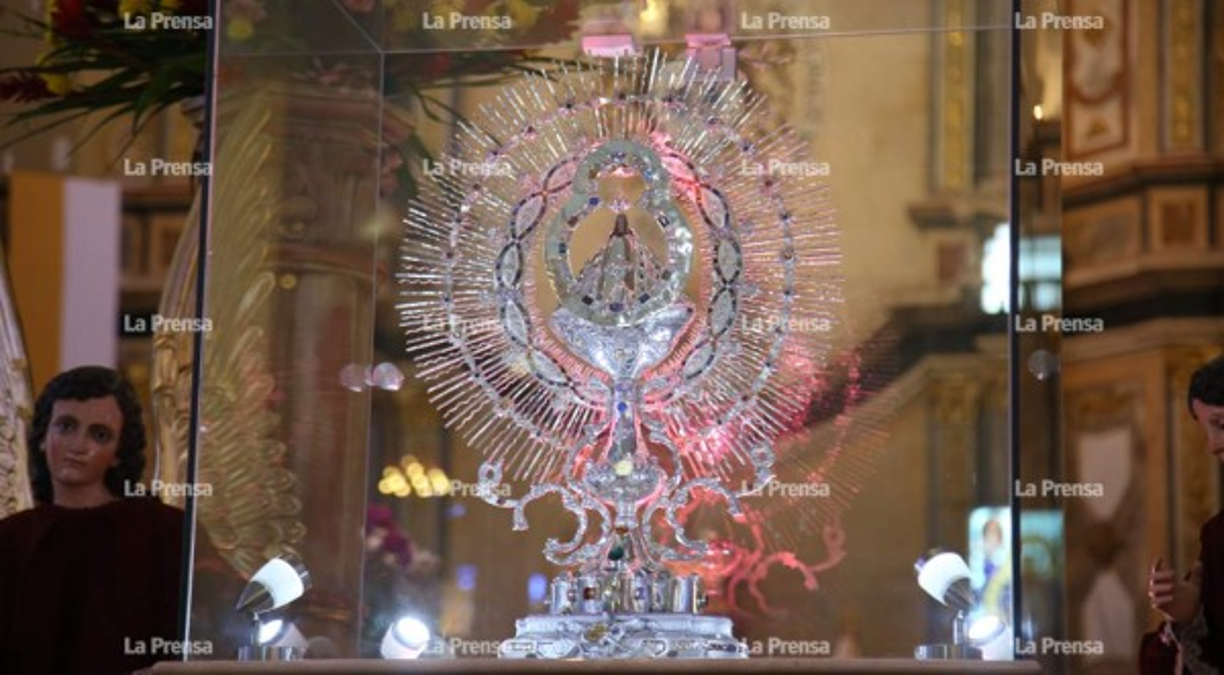 La celebración del 272 cumpleaños en honor a la virgen inició a las 8:00 de la mañana, previo a la alborada se desarrolló un vídeo mapping (utilización de proyectores de vídeo para desplegar una serie de imágenes sobre superficies reales y así conseguir un efecto artístico) en el atrio de la Basílica.