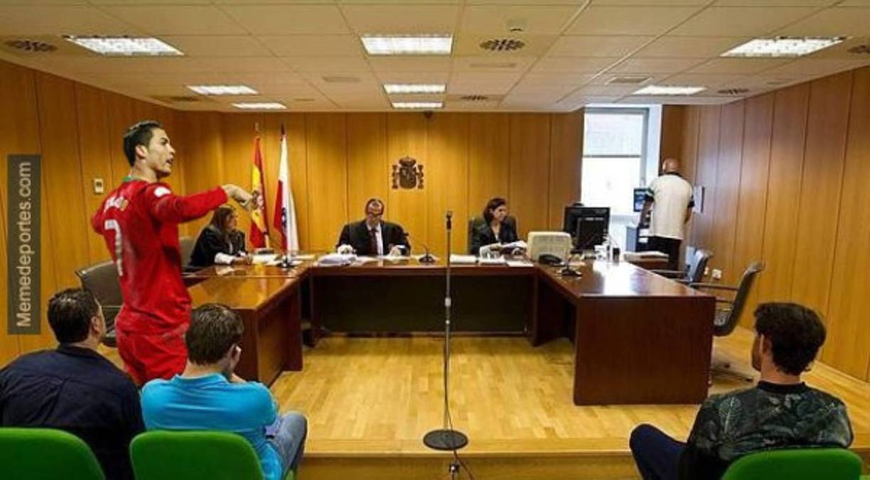 El delantero portugués entró al juzgado en coche poco antes de las 11.00 horas (09.00 gmt) de la mañana, comenzó a declarar a las 11.30 (09.30 gmt) y concluyó una hora y media después, en una declaración ante la jueza Mónica Gómez Ferrer en la que no requirió intérprete, donde estuvo presente la Fiscalía, el abogado del Estado y su propio letrado.