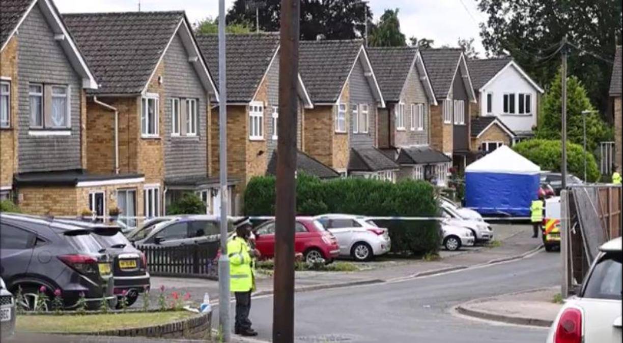 Según declaraciones a los medios del detective jefe Jon Simpson, el ataque estaba dirigido específicamente hacia las tres personas fallecidas.