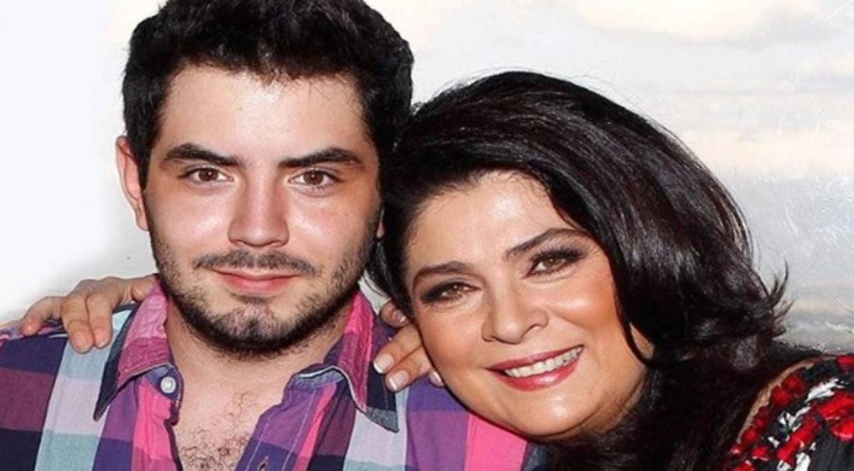 Aunque intentaron volver, simplemente la relación no funcionaba y la Eugenio tuvo que pelear en los juzgados para poder pasar tiempo con su hijo. <br/><br/>Ruffo acusó a Derbez de que no le daba pensión mientras que él aseguró que siempre le depositó dinero. <br/><br/>Todo esta polémica, hizo que la relación entre el actor fuese la más complicada de sus hijos mayores. Si bien José Eduardo comparte con su padre no es un secreto que les costado mucho trabajo, ya que Eugenio ha dicho que su hijo es muy desapegado.