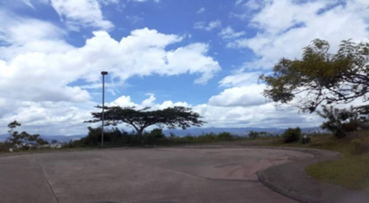 Aseguramiento sobre los lotes 16 y 17 de residencial Lomas del Molino, fase I en Tegucigalpa de Nasry Juan Asfura Zablah.