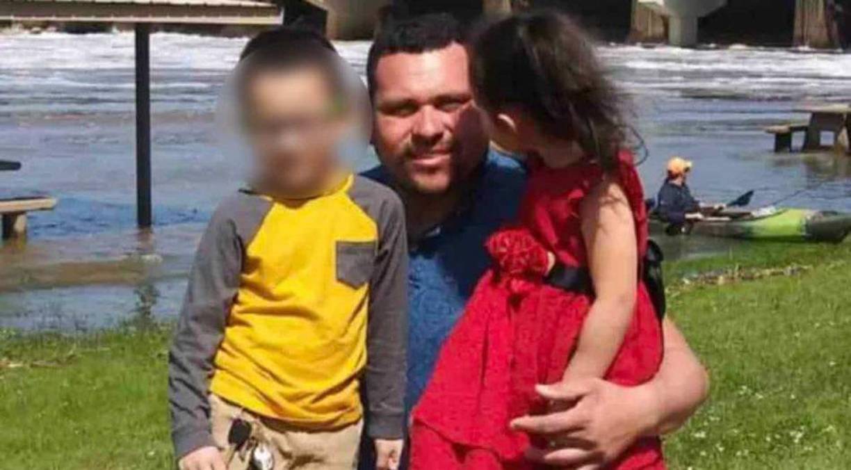 Akileo intentó arrancar su carro, pero su “amigo” lo remató con otros cuatro disparos, uno de ellos en la garganta y murió en el lugar.