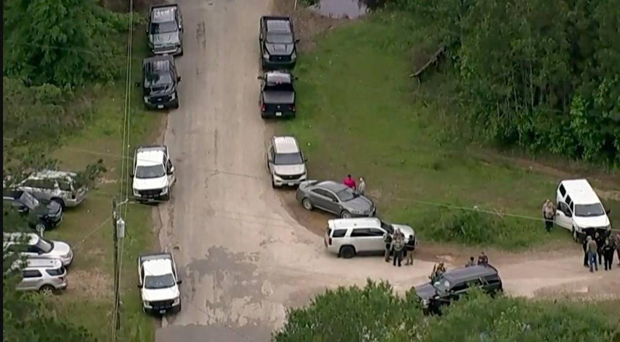 No obstante, la vivienda donde residía Oropesa aparece a nombre de él y Nava, por lo que se sospecha que pudiera ser su pareja.