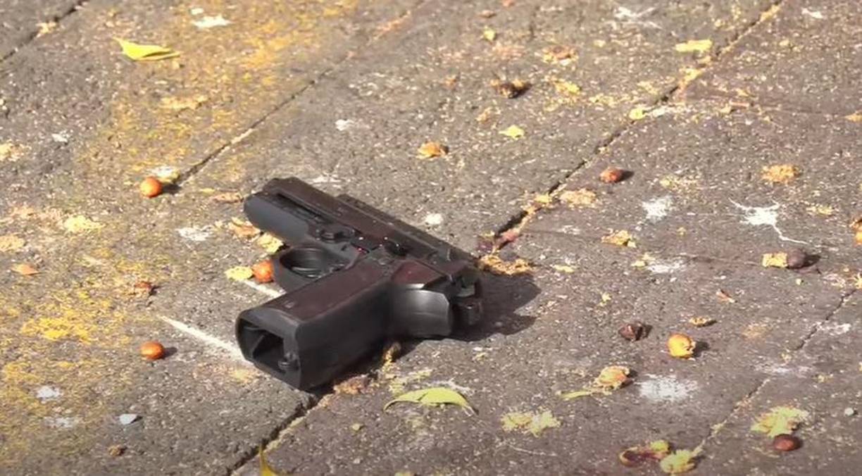 Fue así como, utilizando amenazas y encañonando a la víctima con su inofensivo artefacto, el delincuente creyó haberse salido con la suya. 