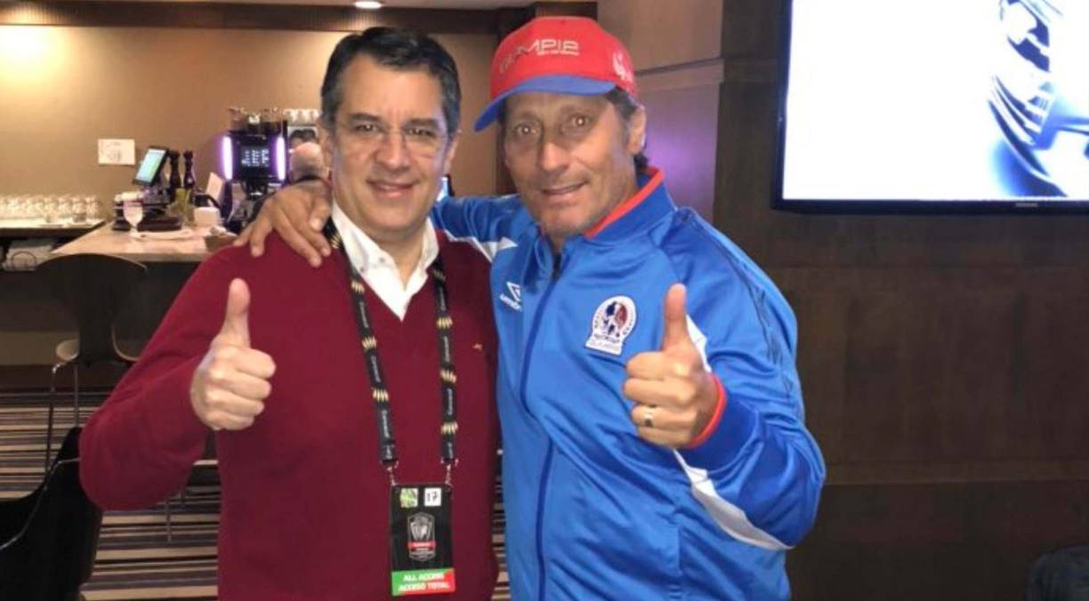 Rafael Villeda, presidente del Olimpia, busca un técnico de categoría que tenga el perfil de Pedro Troglio. El dirigente ha recibido el currículum vitae de varios directores técnicos.