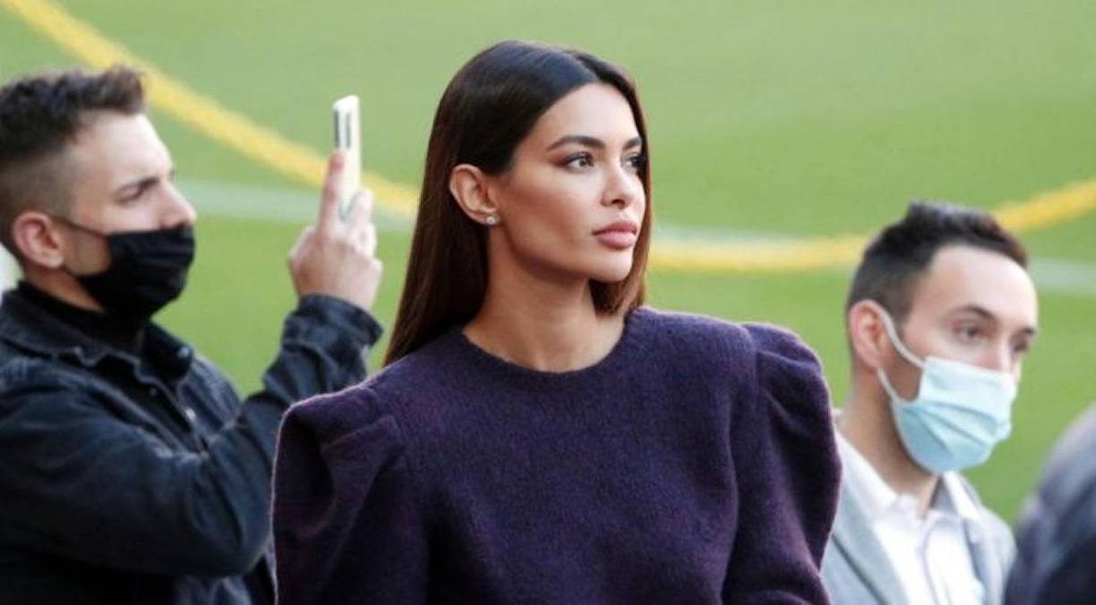 Otro de los datos filtrados de dicha reunión, es que Joana Sanz no impulsará los trámites del divorcio hasta que se defina la situación del futbolista en el caso por agresión sexual.