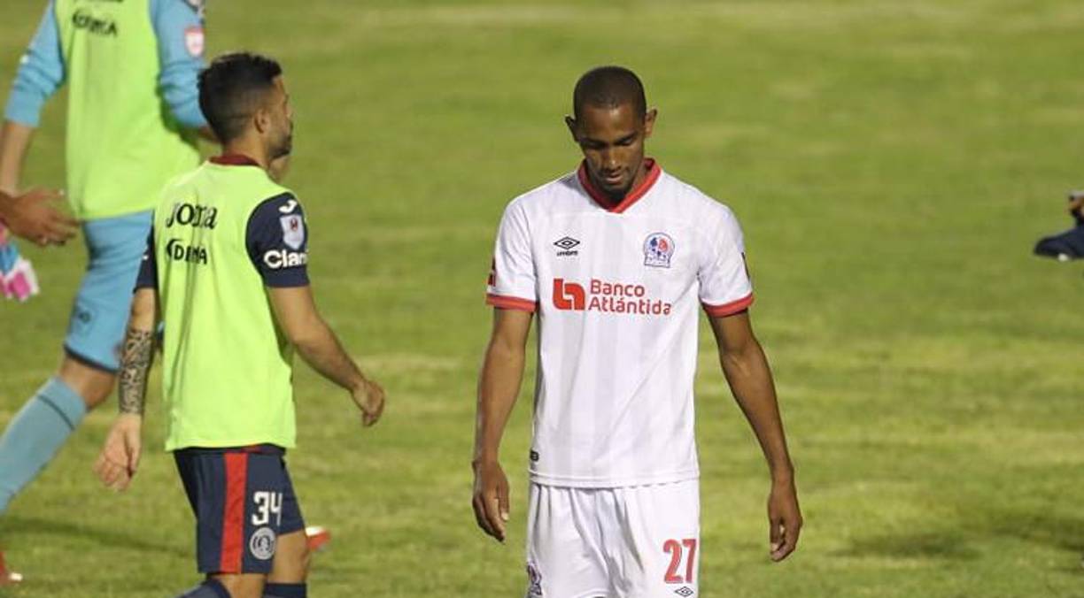 Jerry Bengtson: El delantero finalizó su contrato con Olimpia y en el equipo albo están interesados en renovarle. 