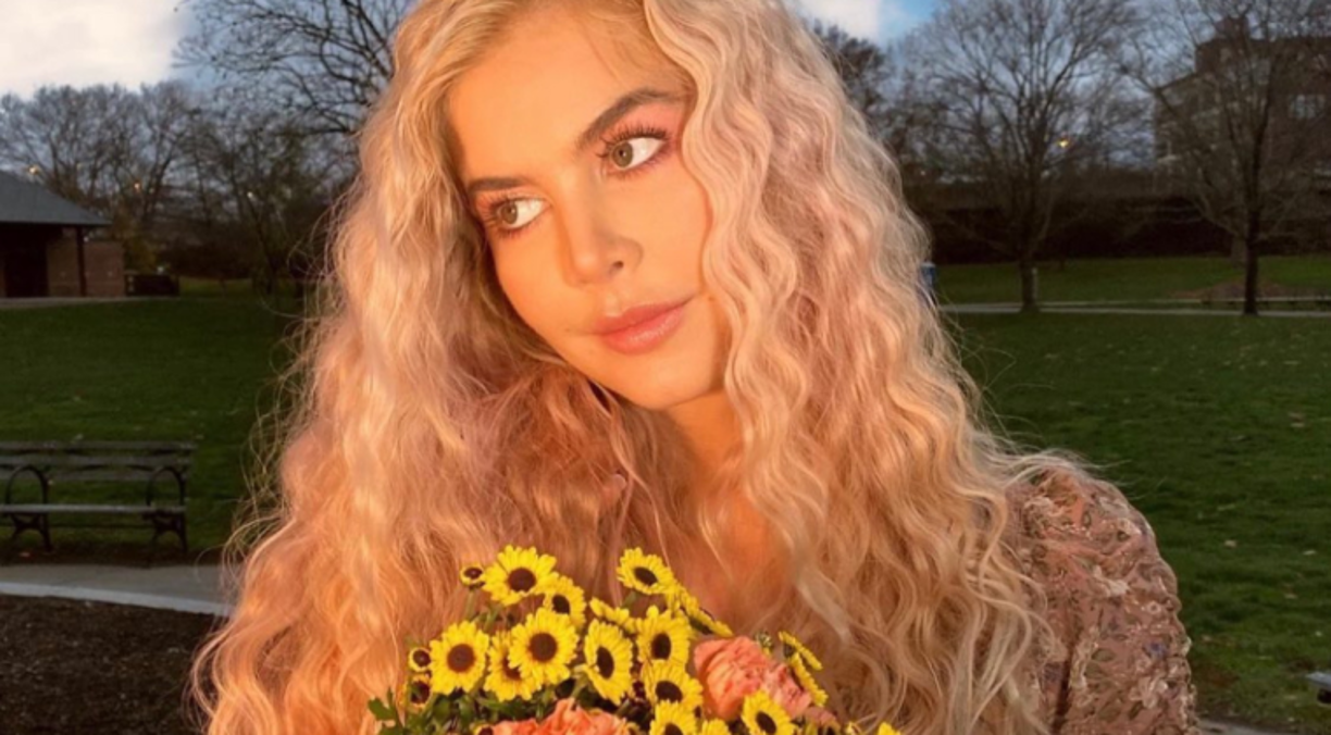 Una de sus víctimas afirma haber trabajado como “esclava” en la casa de la influencer, luego de que le prometiera un sueldo de 2,000 dólares para contratarla como asistente. Sin embargo, nunca recibió un pago y trabajaba todo el día en tareas domésticas con apenas unas horas para dormir.