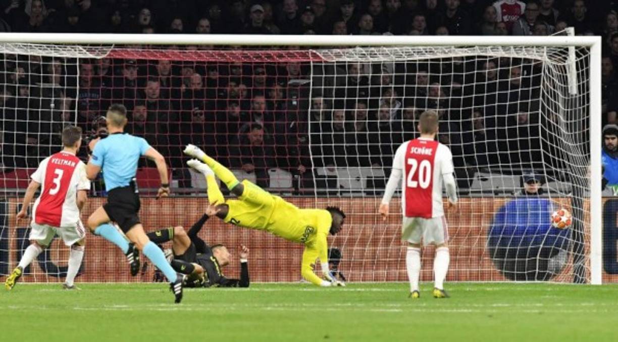 El gol de CR7 fue un soberbio golazo ya que conectó de forma espectacular el balón con su cabeza. El arquero del Ajax se lanzó pero no le pudo llegar a la esférica.