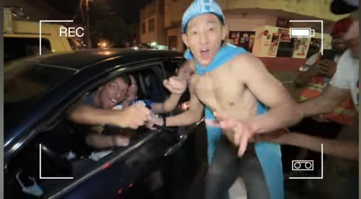 Shin Fujiyama incluso hasta quedó afónico de tanto grito y euforia que demostró en el Estadio Nacional y lo dejó evidenciando en su video en Youtube que a sus 24 de ser lanzado ha alcanzado más 249 mil views. 