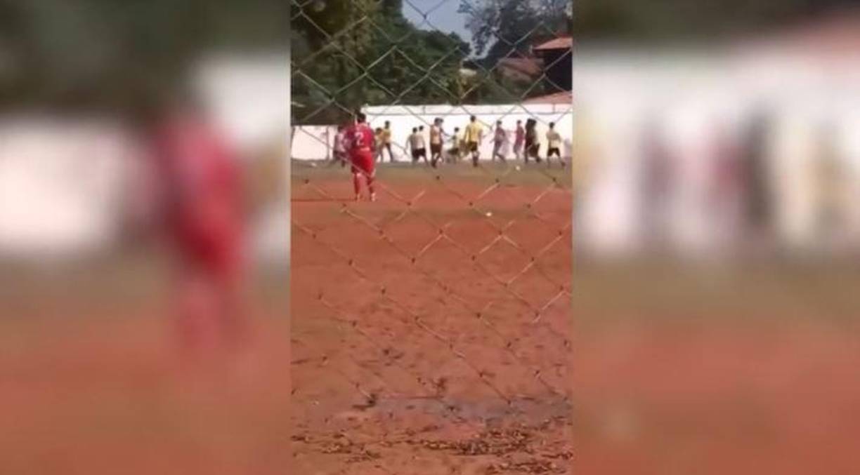 El entrenador del club Nacional, Leonardo Vit, relató a los medios locales que Ismael fue golpeado en la espalda, lo que lo dejó inconsciente en el suelo.