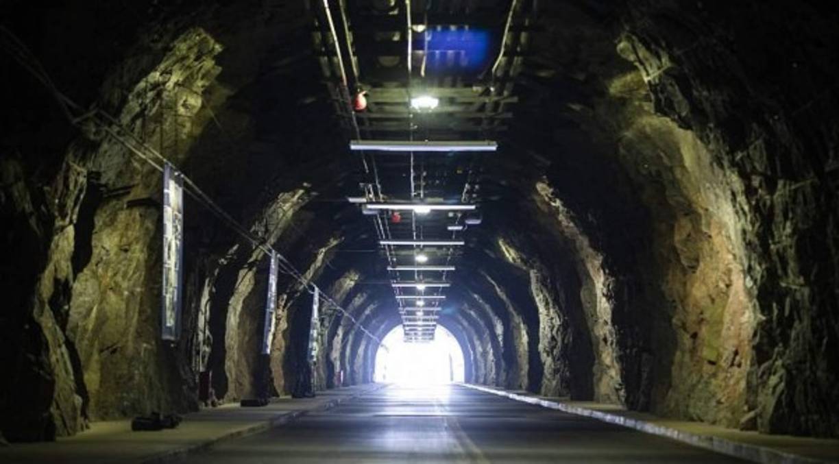 Estos lugares protegidos son denominados Continuity of Government o COG ('Continuidad del Gobierno') y están destinados a seguir sus operaciones esenciales y defender al país en caso de una guerra nuclear o cualquier otro acontecimiento catastrófico, como la pandemia de coronavirus que ya deja más de 30,000 muertos en todo el mundo.