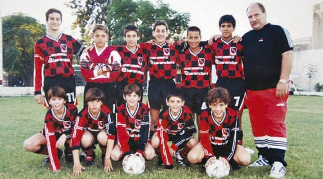 Grighini, quien fue uno de sus entrenadores en las inferiores de Newell´s en Rosario, dijo que 'Messi agarraba la pelota y podía llevarse a todo un equipo'.