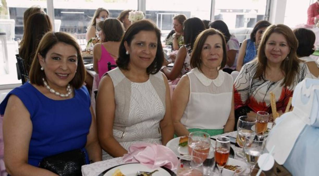 Magda Medina, Jessica Bueso, Ivonne Ramírez y Jackie Avelar.