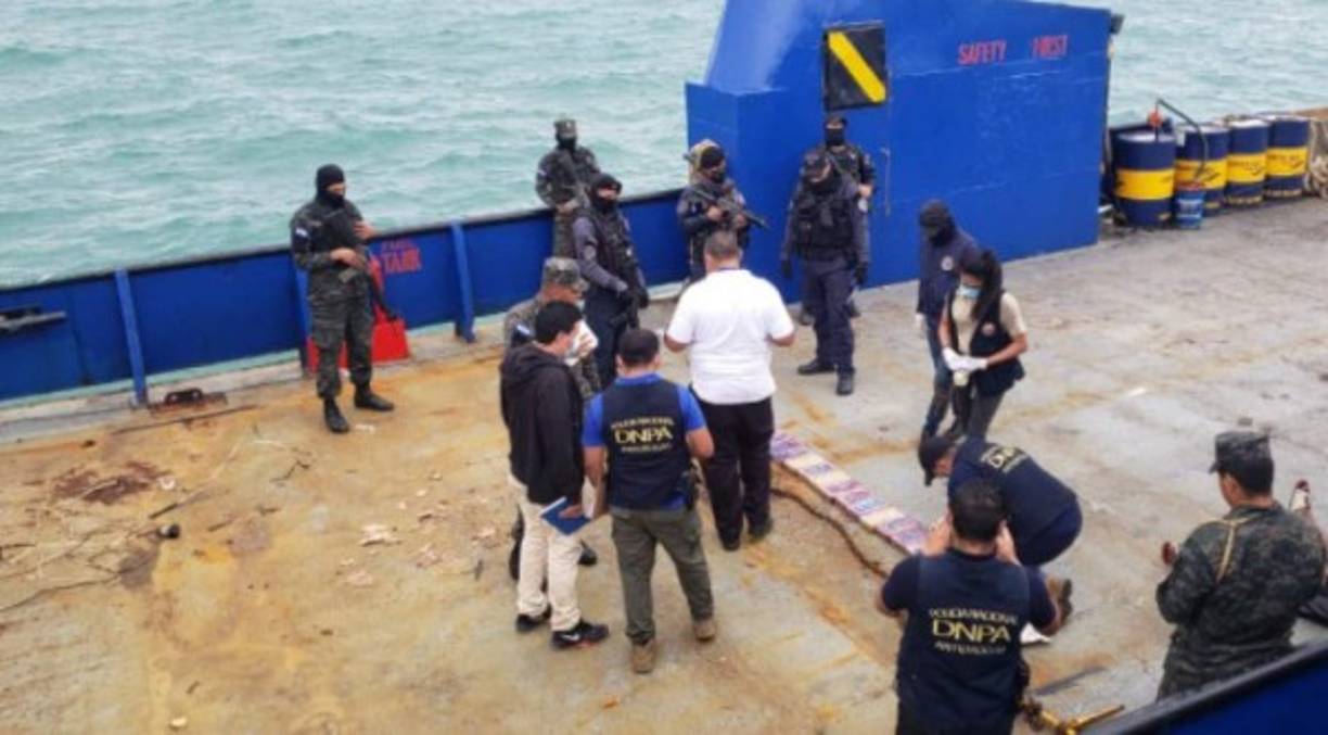 En la operación participaron también equipos de caninos de la Policía Militar del Orden Público, la Fuerza Naval, la Dirección de Marina Mercante, la Dirección de Lucha Contra el Narcotráfico y la de Crimen Organizado.