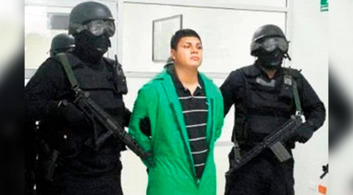 Después de ejecutar a custodios y efectivos de la patrulla de reacción inmediata, y luego de una serie de disturbios en distintos puntos de la ciudad que sirvieron como distractor para las autoridades, <b>él y otros 29 internos lograron fugarse del Centro Estatal de Reinserción Social (Cereso) No. 3.</b>