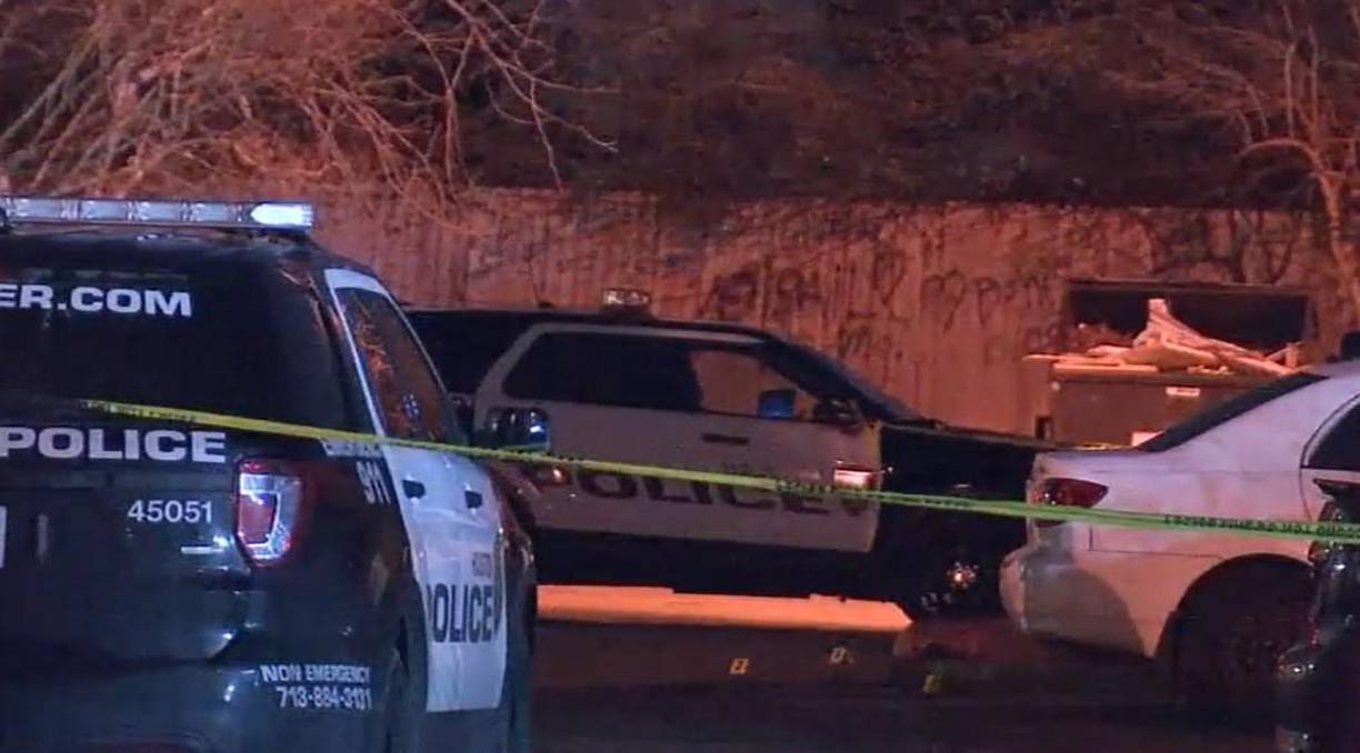 Sonia dice que su esposo a menudo arreglaba autos para sus amigos en el estacionamiento después del trabajo. Eso es lo que estaba haciendo cuando lo balearon mortalmente.