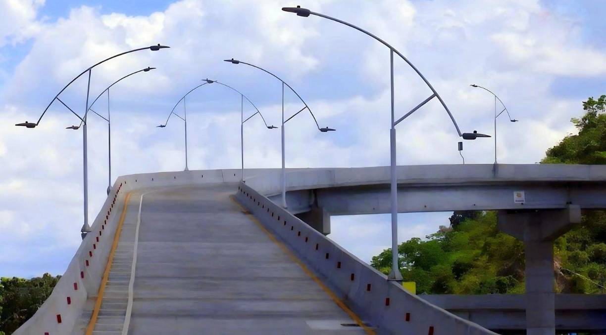 La obra da la bienvenida a los visitantes que llegan por el aeropuerto Ramón Villeda Morales y los que vienen de La Lima y se dirigen hacia el bulevar de la 33.