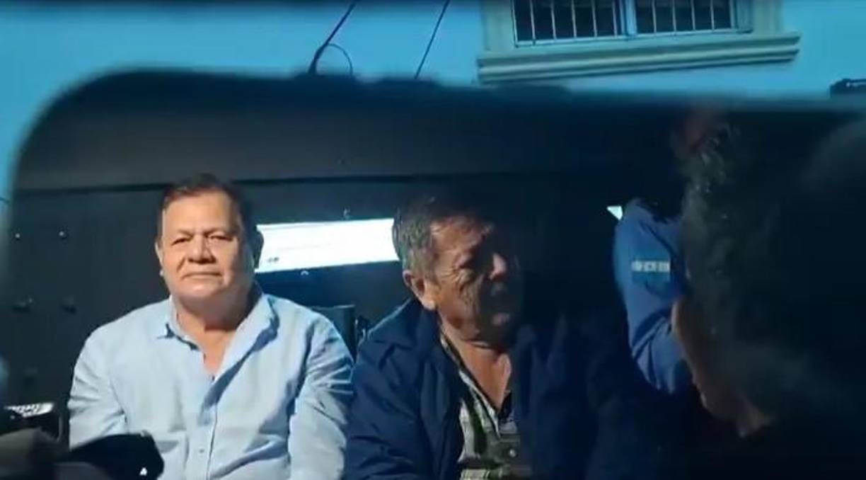 Los otros dos acusados son el ex subjefe de la institución castrense Venancio Cervantes y el excomandante del Comando de Operaciones Especiales Carlos Roberto Puerto, quienes con Vásquez comparecieron el domingo, luego de ser capturados, a una “audiencia de declaración de imputado” en un juzgado de la capital hondureña.