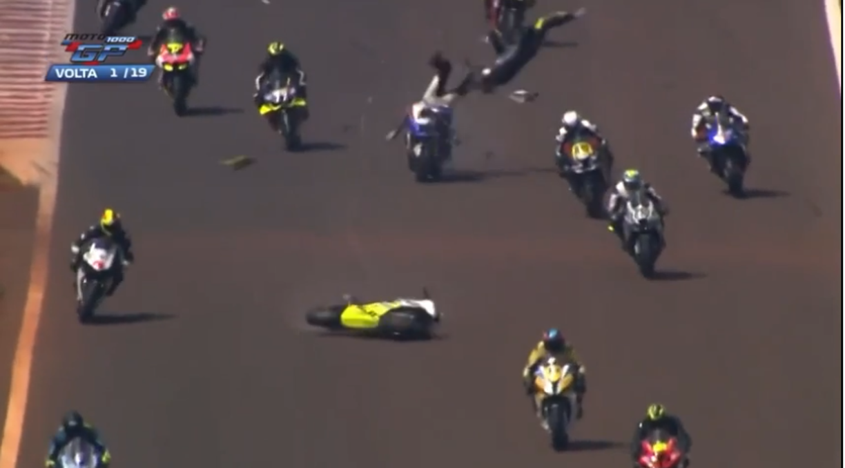Ambos sufrieron un grave accidente ocurrido en la cuarta prueba válida por el Campeonato Brasileño de Motovelocidad, disputada en el Autódromo Internacional de Cascavel, ciudad en el sureño estado de Paraná, informaron los organizadores.