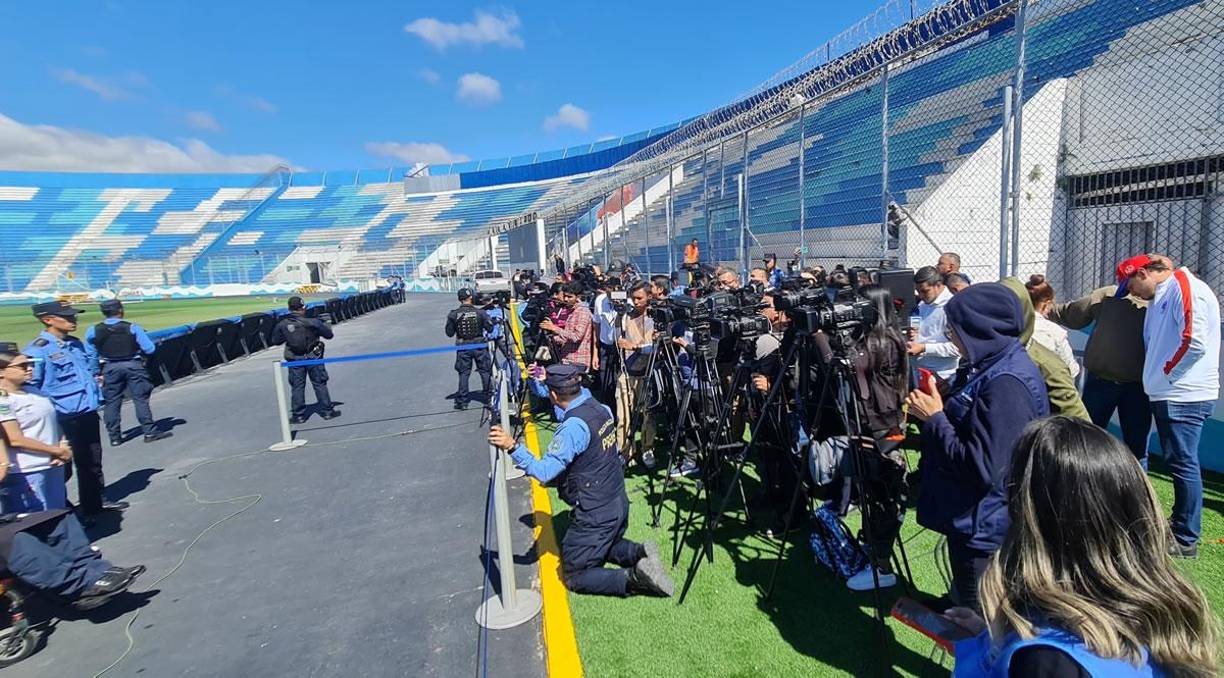 La prensa deportiva y general fueron parte de la conferencia del Ministro de Seguridad en el estadio Nacional Chelato Uclés.