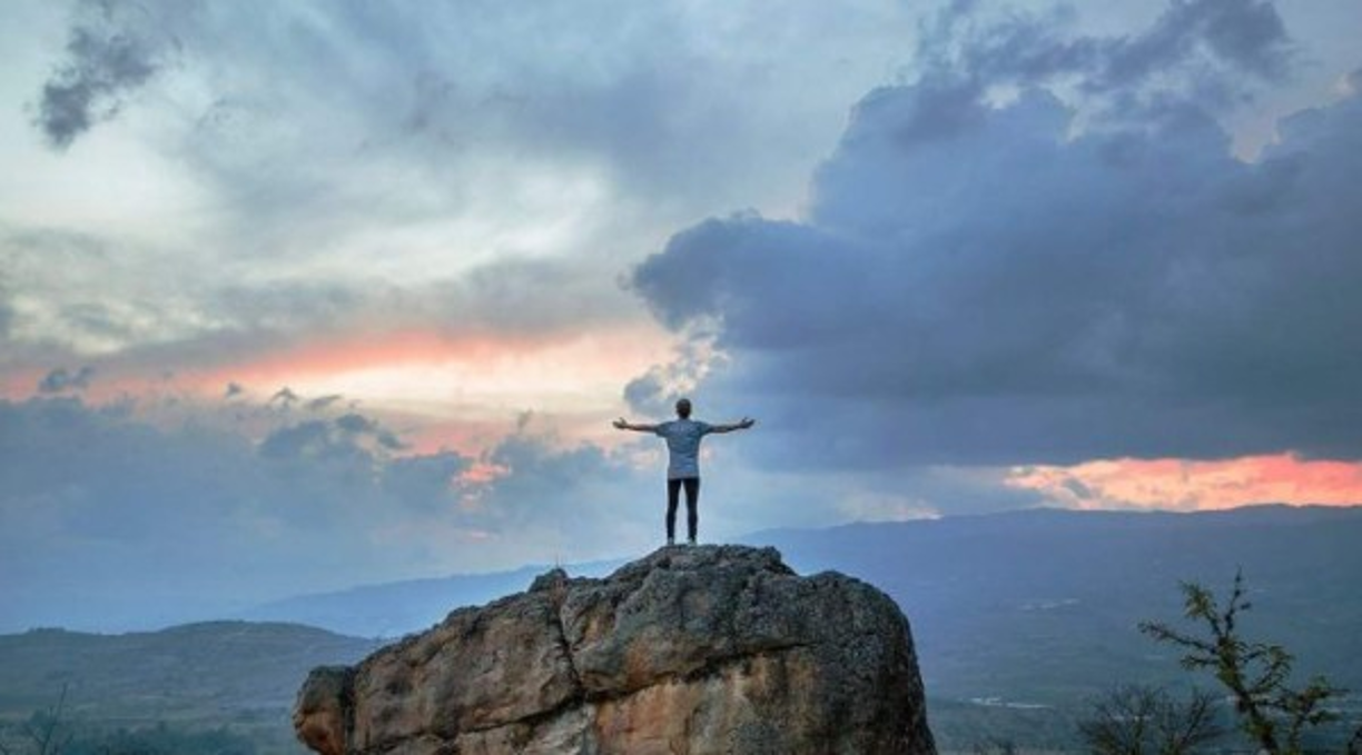 Si elegiste el símbolo 3: aunque las cosas no siempre son claras para ti, este mensaje es para hacerte saber que todo va a estar bien. Estás en tu camino más alto ahora, y aunque puedes tener muchas preguntas, el Universo te está haciendo saber que eres guiado y cuidado.<br/><br/>Confía en que todo saldrá perfectamente y con el tiempo divino.
