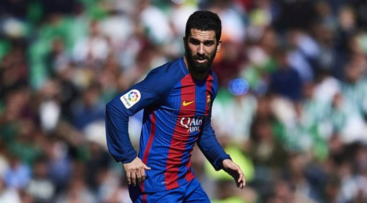 El FC Barcelona se puede encontrar con un inconveniente que no había previsto. Arda Turan lleva semanas paseando delante de la puerta de salida. Todo apuntaba a que su marcha al Arsenal FC o Inter de Milán era cuestión de tiempo, pero ésta ha llegado a un punto que puede denominarse de “no retorno”.