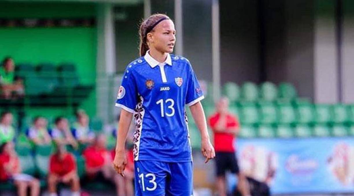 Según ‘Visir’, la policía del país recibió un informe de que una mujer se había caído de los acantilados del puerto deportivo de Vopnafjörður, pero cuando las asistencias no pudieron hacer nada por su vida.