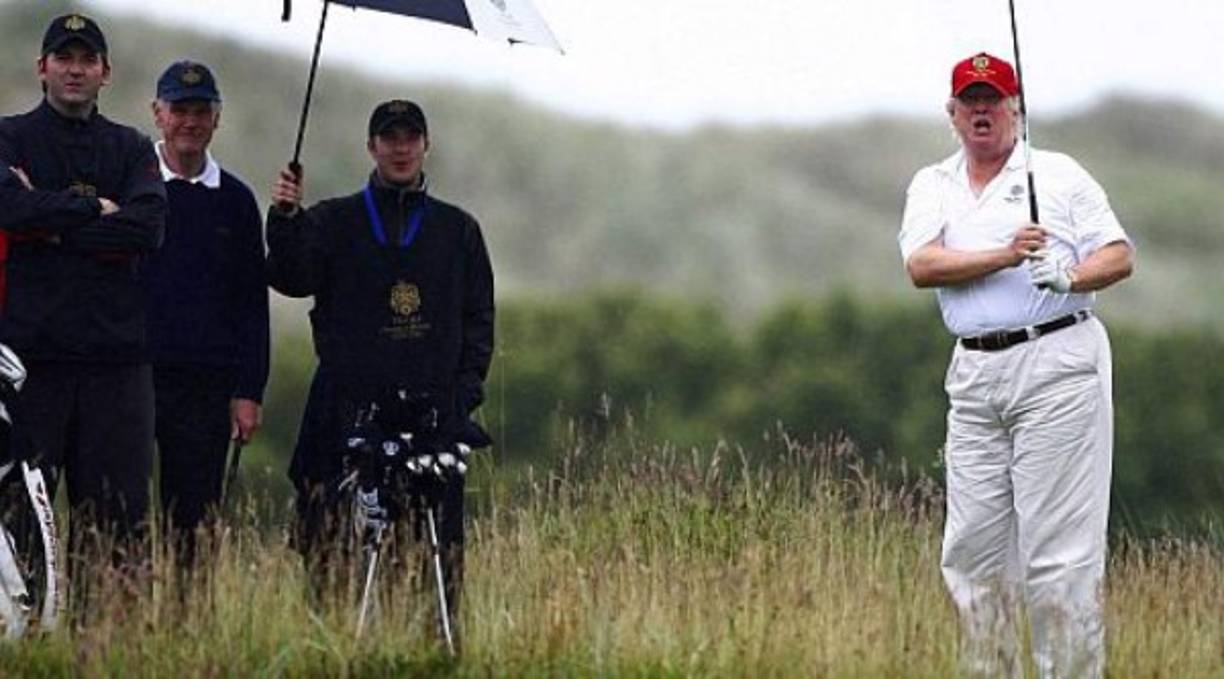 Donald Trump ha sabido repartir sus miles de millones de dólares en lujosas casas, autos y aviones.